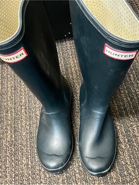 Hunter Navy Blue Tall Rain Boots with Signature Red Logo
